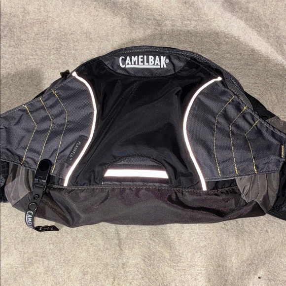 Camelbak Other - CamelBak Black Belt Pack with Reflective Trim